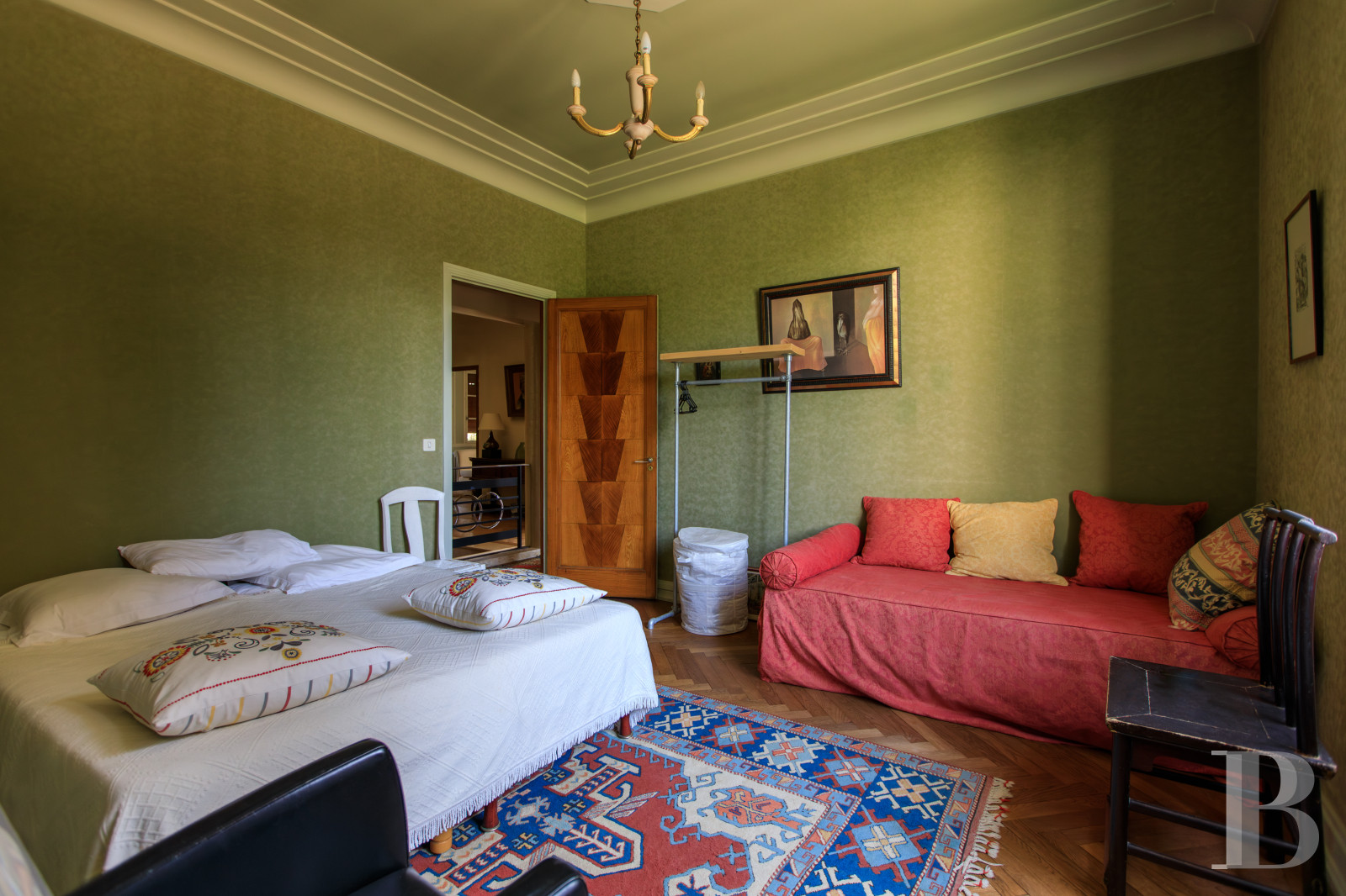 En Saône-et-Loire, à Mâcon, une villa et son jardin entièrement de style Art déco - photo  n°36